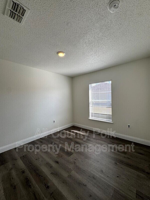 Building Photo - 572 Adriel Ave