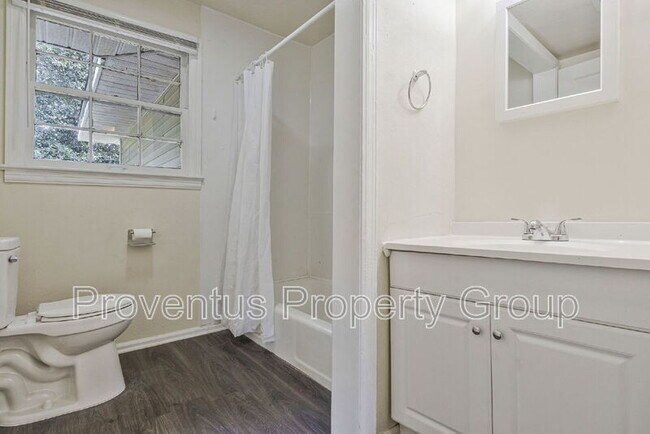 Building Photo - 305 Chaseville St