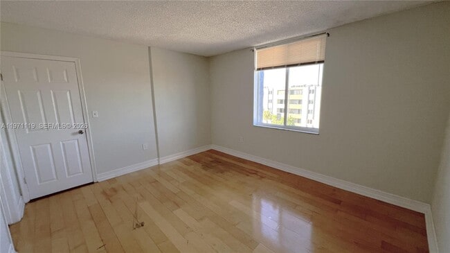 Building Photo - 10000 NW 80th Ct