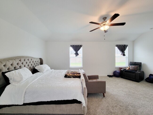Building Photo - This stunning 4-bedroom, 2-bathroom Rosharon lease features modern upgrades, an open-concept layo...