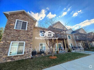 Building Photo - 2000 Meadow Ct