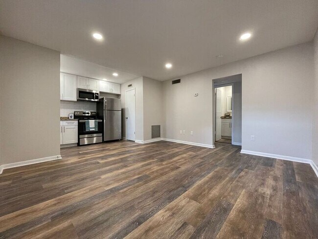 Building Photo - 129 E Amelia St