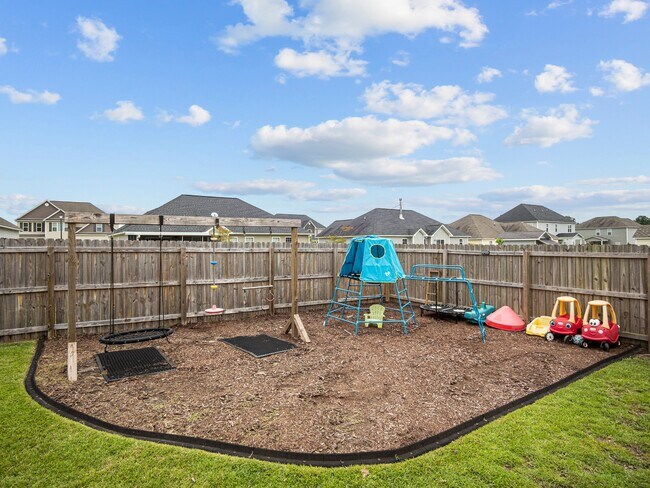 Building Photo - 239 Sailor St