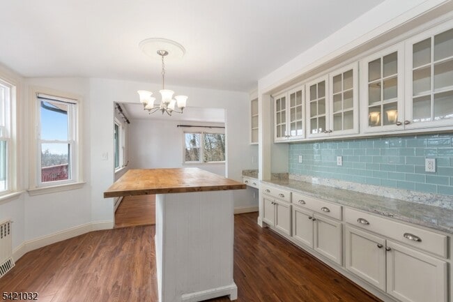 Building Photo - 145 Highview Terrace