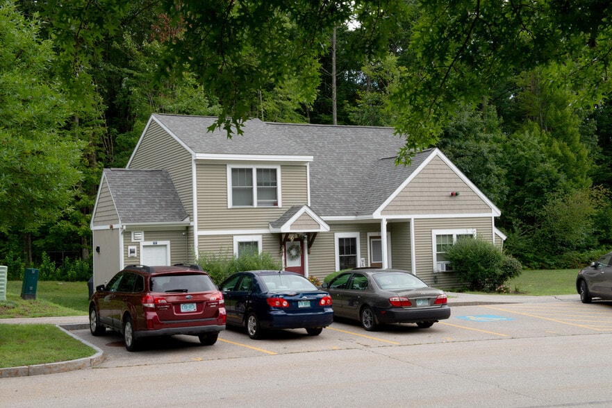 Building Photo - 15 Parmenter Rd