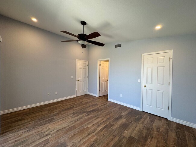 Building Photo - Welcome Home!!