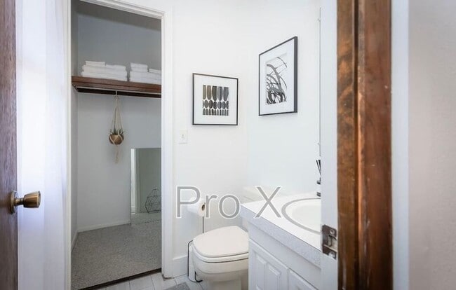 Building Photo - 6 Lambeth Cir