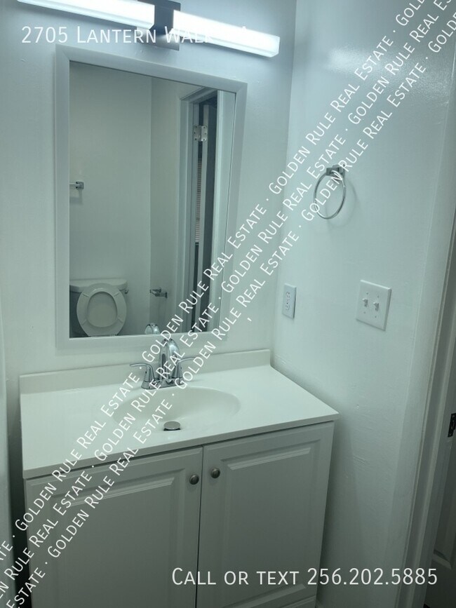 Building Photo - 2705 Lantern Walk SE