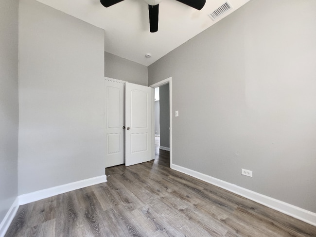 Building Photo - 7308 S Kenwood Ave