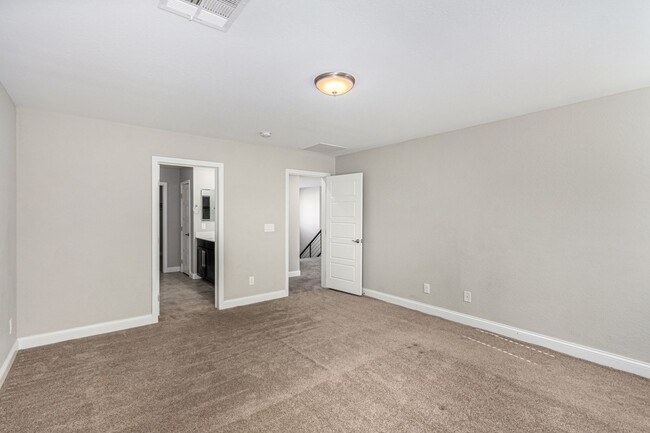 Building Photo - Southern Highlands Home with Loft & Patio!