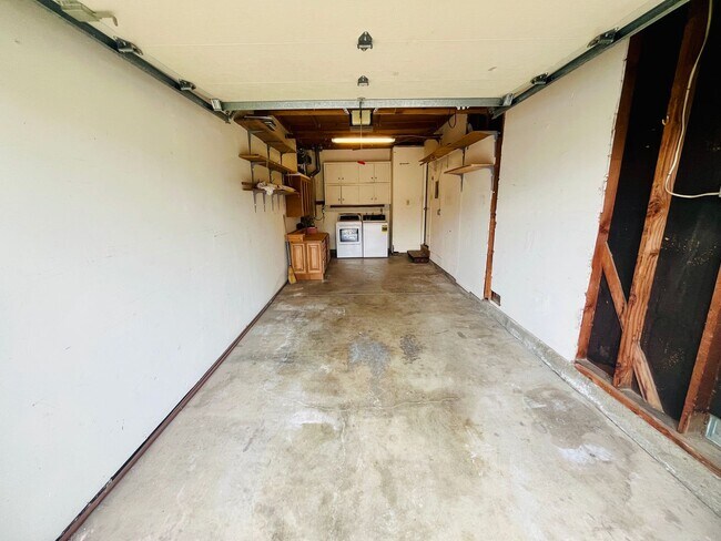 Building Photo - 10344 Vista Dr
