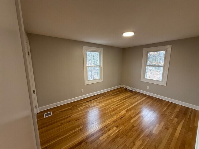 Building Photo - 7 Silvia Ct