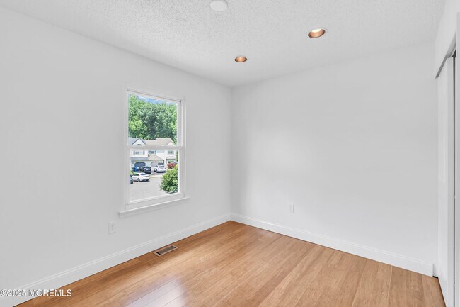 Building Photo - 19 Longbrook Ln