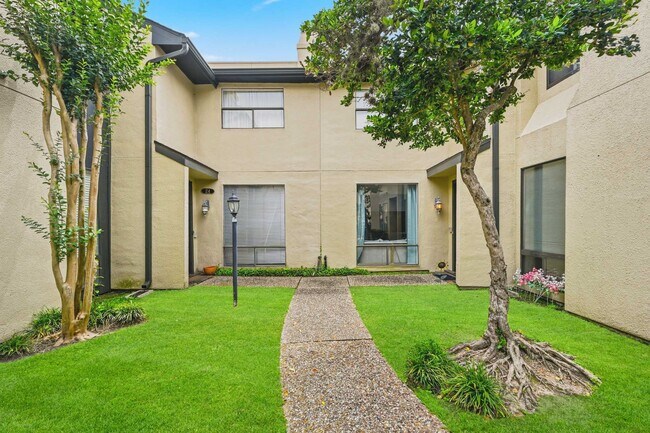 Building Photo - 1116 Bering Dr