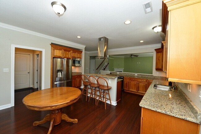 Building Photo - Just a few miles from NOB Navy Base and Ba...