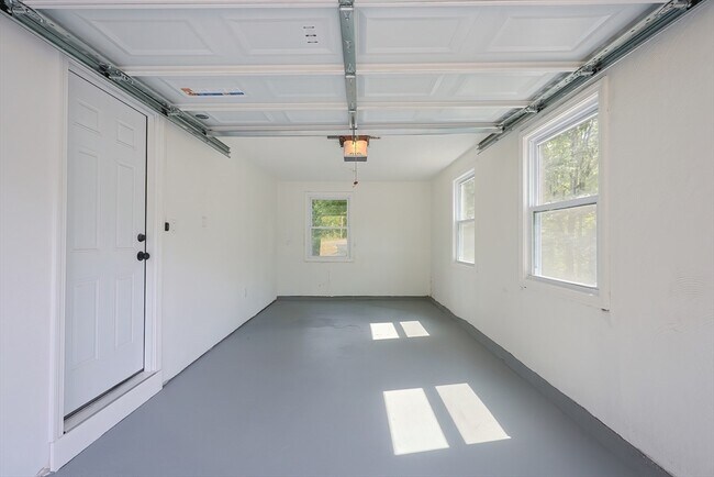 Building Photo - 38 E Main St
