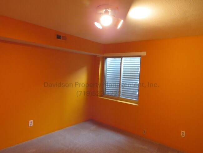 Building Photo - Charming 3-Bedroom Townhouse in Broadmoor ...