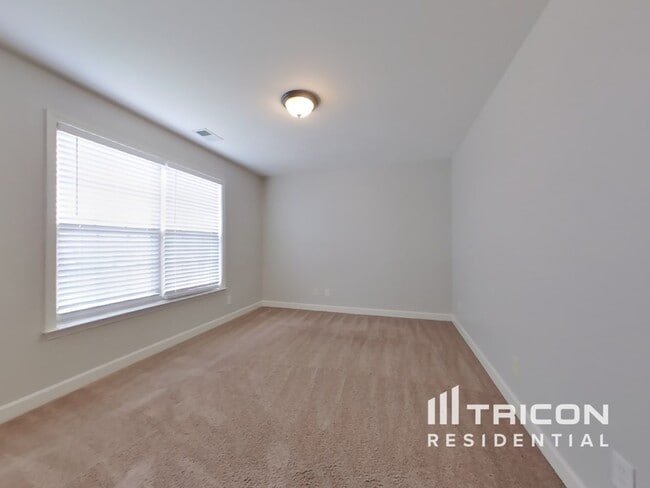 Building Photo - 3125 Hidden Creek Dr