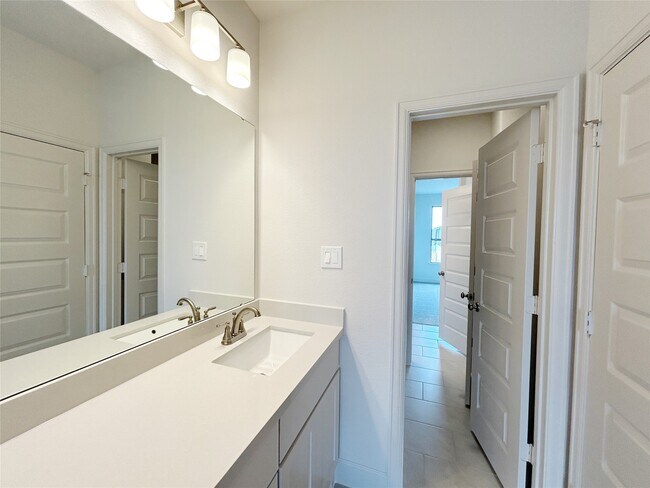 Building Photo - 5406 Holly Holw Ln