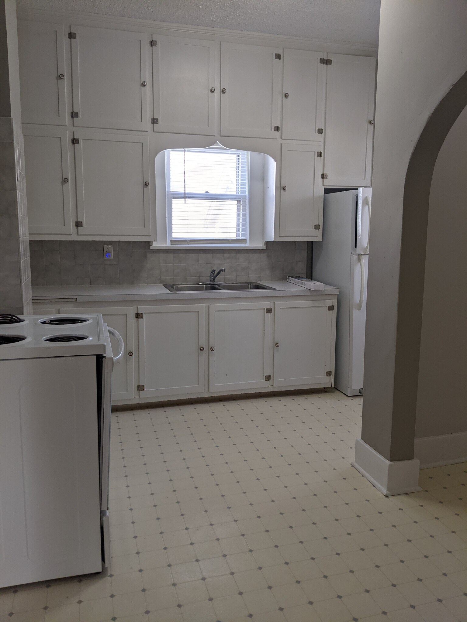 Kitchen - 504 N High St