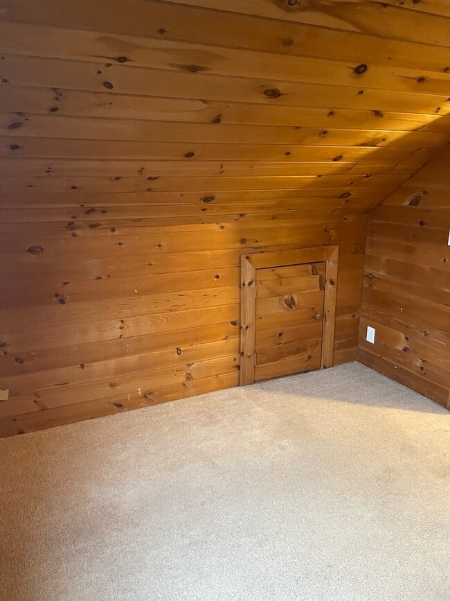 Building Photo - 616 Boston Rd