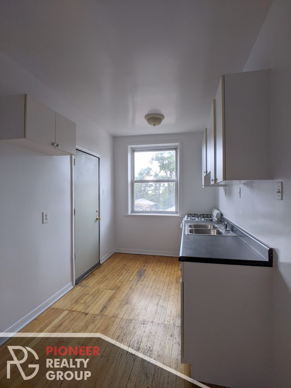 Building Photo - 3000 N Whipple St