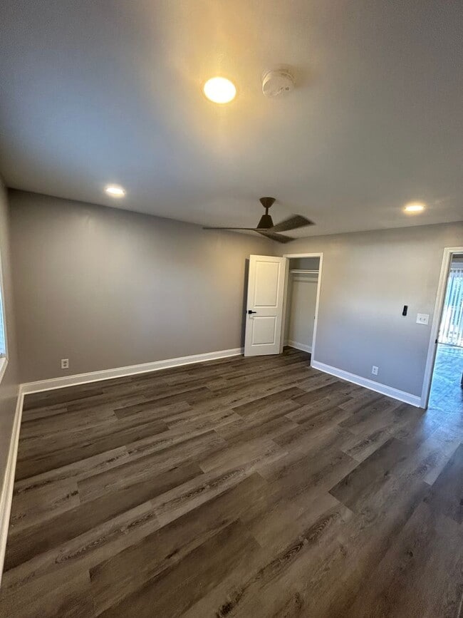 Building Photo - This fully renovated & updated 3 Bedroom a...