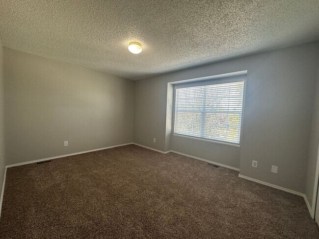Building Photo - 5 Bedroom In Constitution Hills