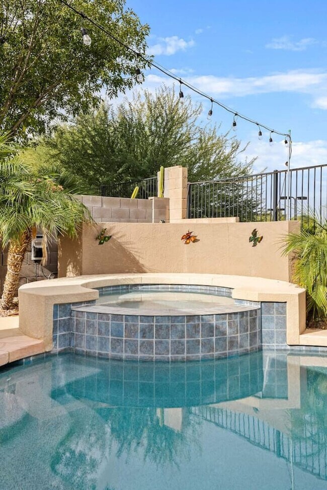 Building Photo - 488 E Diamond Trail