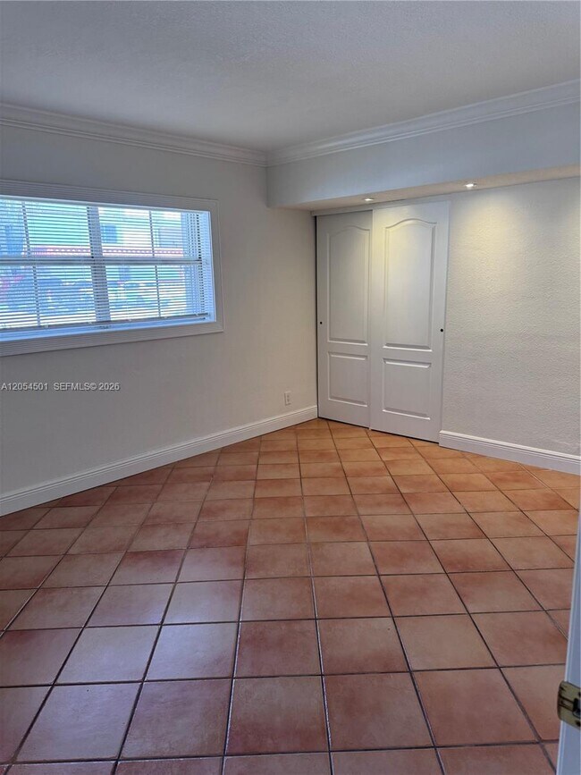 Building Photo - 6705 N Kendall Dr