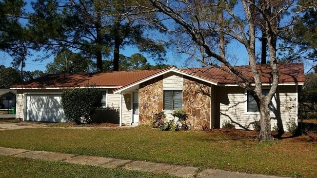 Building Photo - 841 Meadow Ln