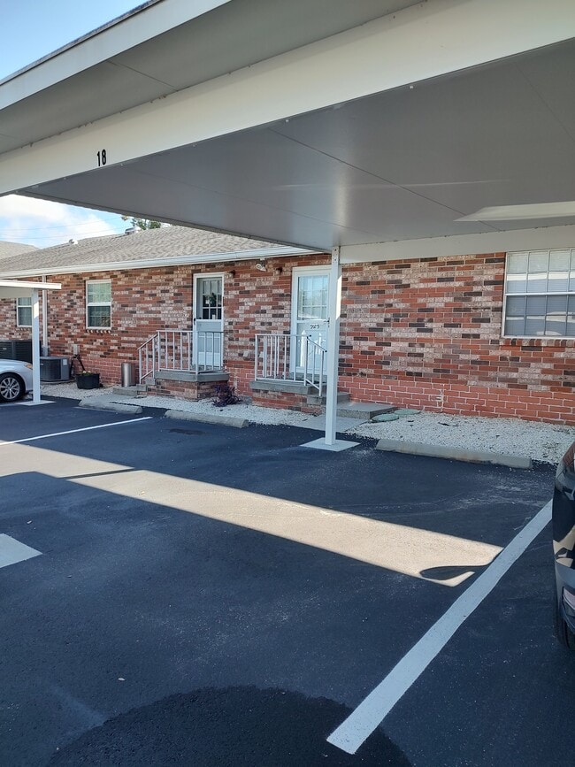 Building Photo - 925 N Tremain St