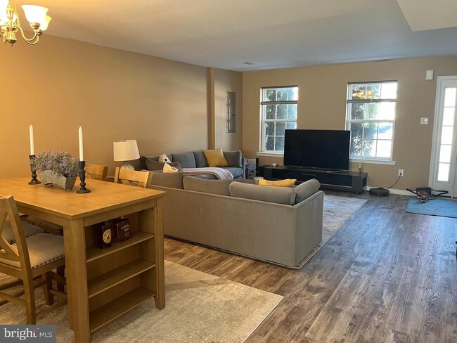 Building Photo - 222 South St