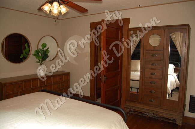 Building Photo - 3 Bed / 1.5 Bath Home | Huge Yard | Screened Front Porch | 2-Car Garage