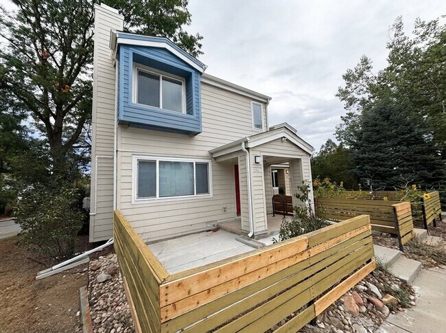 Building Photo - 694 Walden Cir