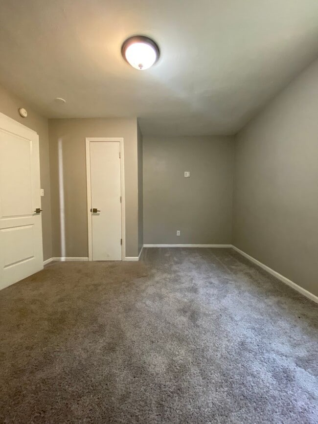 Building Photo - Three Bedroom Home in Battle Creek