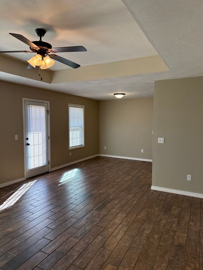 Building Photo - Beautiful Home in Deer Lake Estates