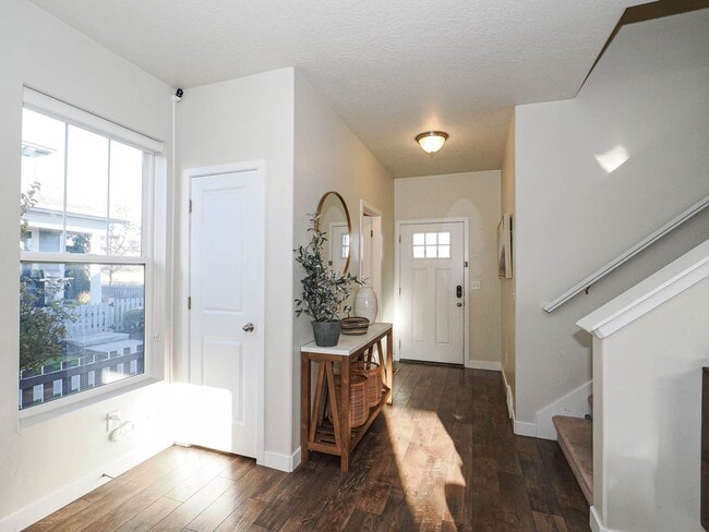 Building Photo - Beautiful House in Excellent Daybreak Location!