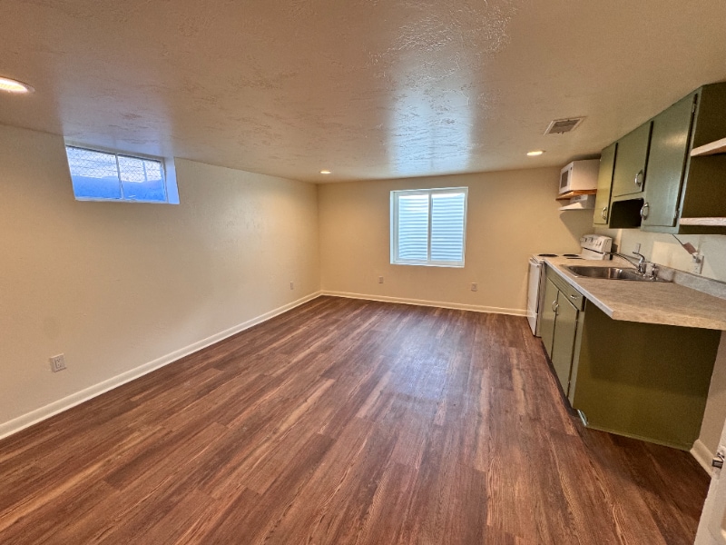 Building Photo - 607 Hollins Ave