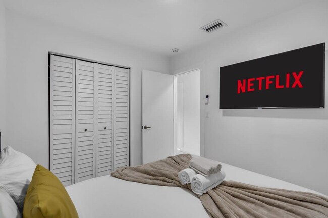 Building Photo - 7061 Coolidge St