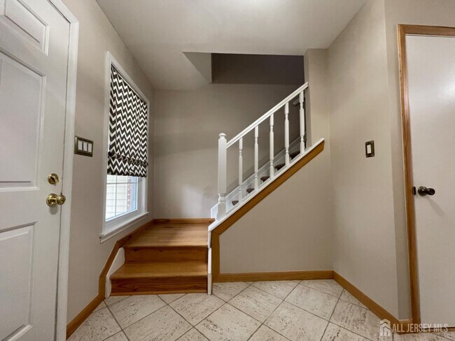 Building Photo - 8 Killington Ct
