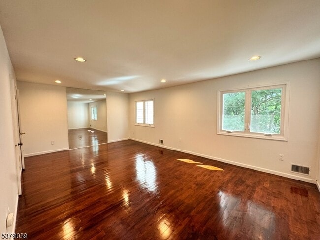 Building Photo - 15 Averell Dr