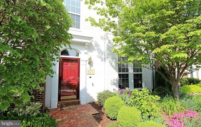 Building Photo - 537 Longhorn Crescent