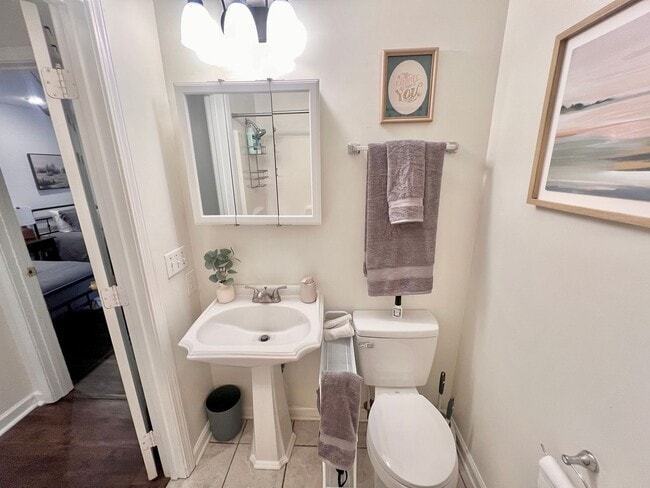 Building Photo - 707 Bagwell Ct