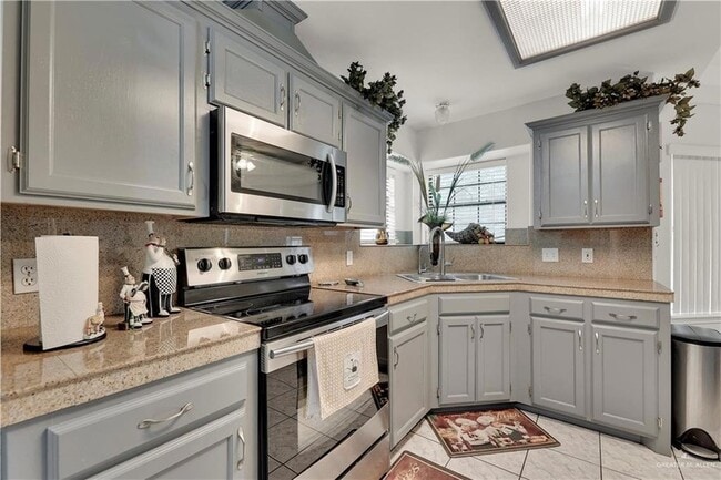Building Photo - 4608 Ivy Ave W