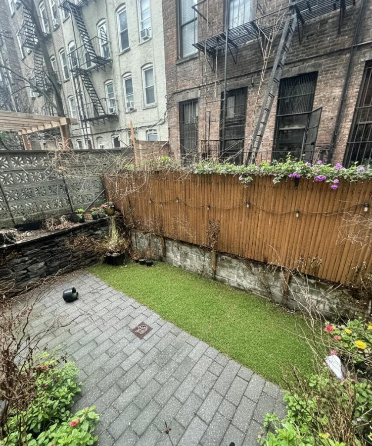 Building Photo - East 10th Street