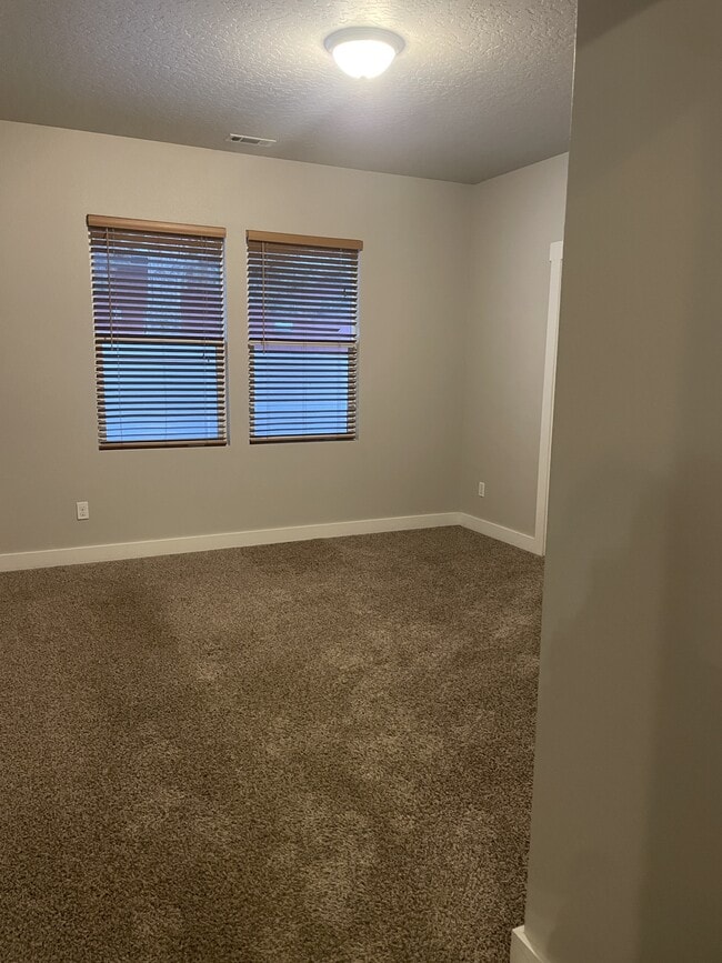 Building Photo - 447 N Baxter Way