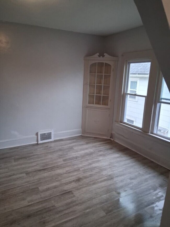 Building Photo - 4008 Ardmore Ave