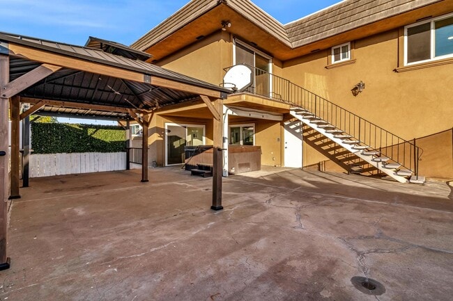 Building Photo - 4 Bedrooms, 3 Bathroom, Two Story Home With Pool