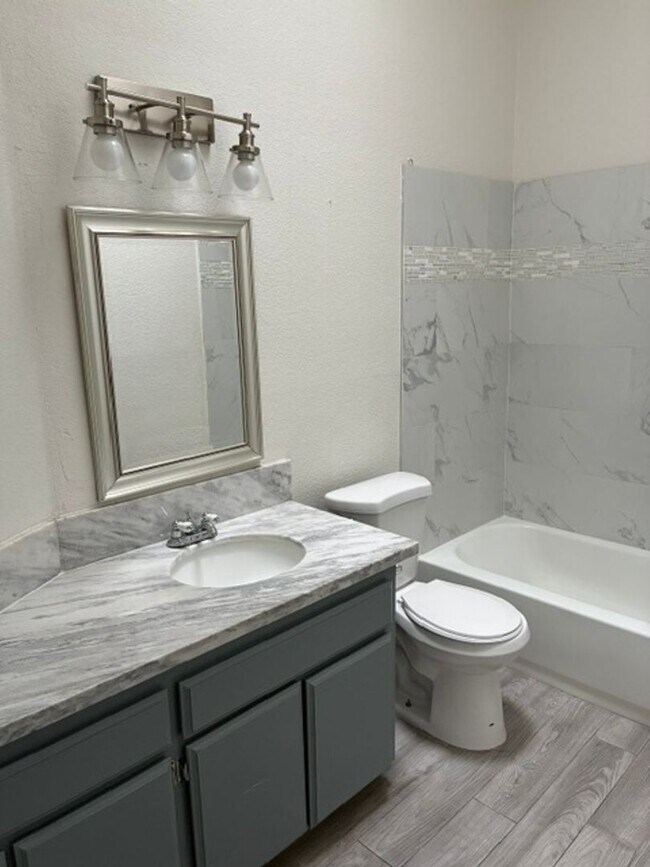Building Photo - 1 Bedroom Condo with Fireplace, Private Patio, Pool Access & Washer/Dryer Included